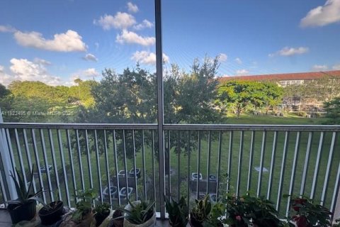 Купить кондоминиум в Пемброк-Пайнс, Флорида 1 спальня, 75.34м2, № 1978890 - фото 10