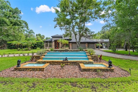 House in Wesley Chapel, Florida 4 bedrooms, 310.01 sq.m. № 1810080 - photo 9