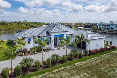 House in Cape Coral, Florida 2 bedrooms, 291.53 sq.m. № 2091658