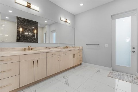 Casa en venta en Cape Coral, Florida, 2 dormitorios, 291.53 m2 № 2091658 - foto 21