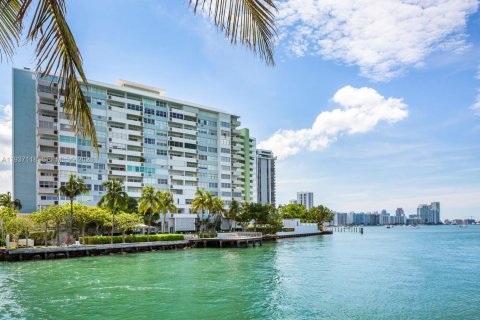 Condominio en venta en Miami Beach, Florida, 1 dormitorio, 73.39 m2 № 1995006 - foto 11