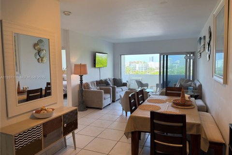 Condominio en venta en Miami Beach, Florida, 1 dormitorio, 73.39 m2 № 1995006 - foto 7