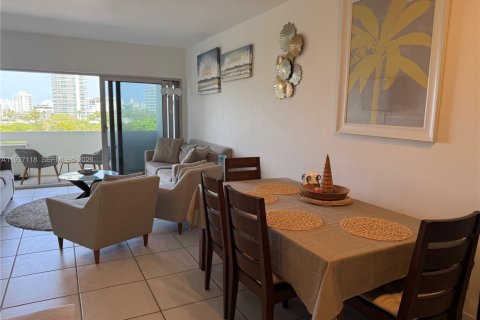 Condominio en venta en Miami Beach, Florida, 1 dormitorio, 73.39 m2 № 1995006 - foto 8