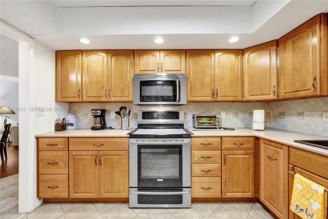 Condominio en alquiler en Hollywood, Florida, 2 dormitorios, 128.48 m2 № 2029610 - foto 11