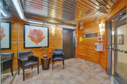 Condominio en alquiler en Hollywood, Florida, 2 dormitorios, 128.48 m2 № 2029610 - foto 6