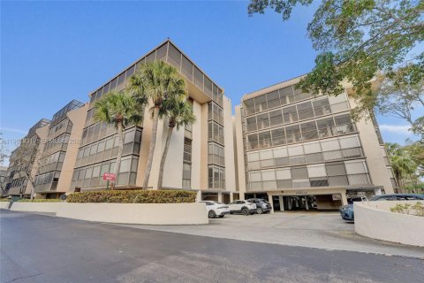 Condominio en alquiler en Hollywood, Florida, 2 dormitorios, 128.48 m2 № 2029610 - foto 3