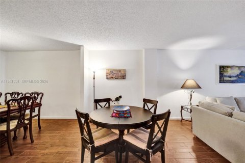 Condominio en alquiler en Hollywood, Florida, 2 dormitorios, 128.48 m2 № 2029610 - foto 16