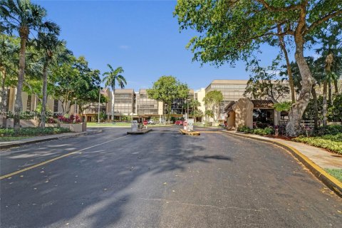 Condominio en Hollywood, Florida, 2 dormitorios  № 2029610