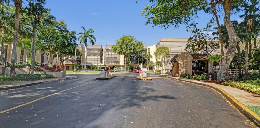 Condominio en Hollywood, Florida, 2 dormitorios  № 2029610