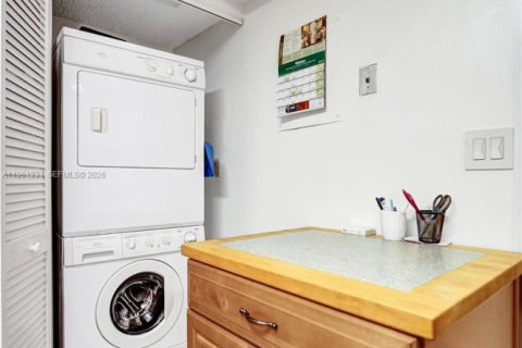 Condominio en alquiler en Hollywood, Florida, 2 dormitorios, 128.48 m2 № 2029610 - foto 14