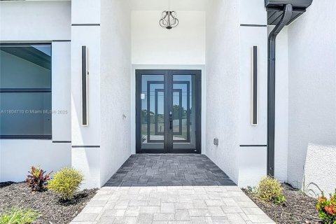 Villa ou maison à vendre à Cape Coral, Floride: 3 chambres, 148.64 m2 № 1864145 - photo 4