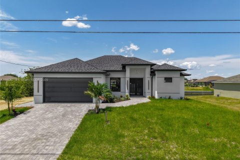 Villa ou maison à vendre à Cape Coral, Floride: 3 chambres, 148.64 m2 № 1864145 - photo 1