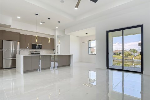 Villa ou maison à vendre à Cape Coral, Floride: 3 chambres, 148.64 m2 № 1864145 - photo 7