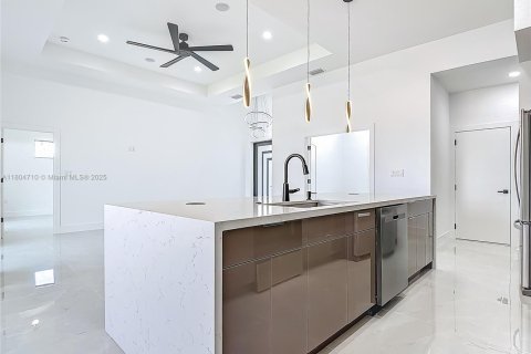 Villa ou maison à vendre à Cape Coral, Floride: 3 chambres, 148.64 m2 № 1864145 - photo 15