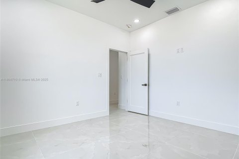 Villa ou maison à vendre à Cape Coral, Floride: 3 chambres, 148.64 m2 № 1864145 - photo 29