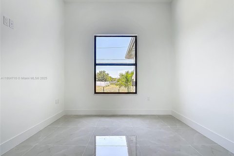 Villa ou maison à vendre à Cape Coral, Floride: 3 chambres, 148.64 m2 № 1864145 - photo 23