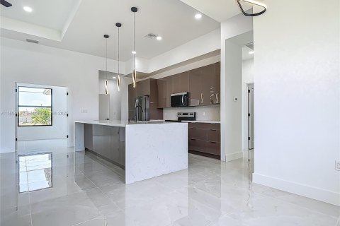 Villa ou maison à vendre à Cape Coral, Floride: 3 chambres, 148.64 m2 № 1864145 - photo 19