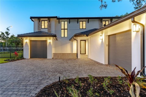 House in Miami, Florida 4 bedrooms, 384.89 sq.m. № 1941477 - photo 5