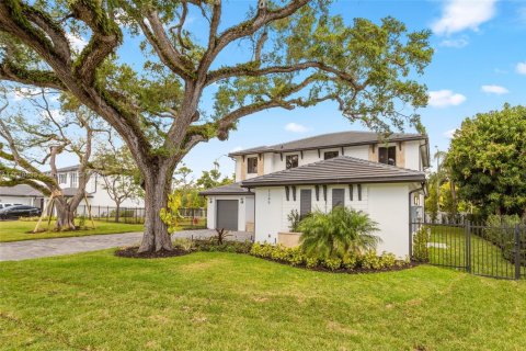 House in Miami, Florida 4 bedrooms, 384.89 sq.m. № 1941477 - photo 7