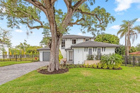 House in Miami, Florida 4 bedrooms, 384.89 sq.m. № 1941477 - photo 2