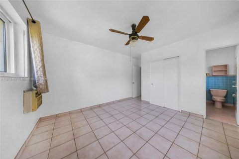 House in Biscayne Park, Florida 2 bedrooms, 127 sq.m. № 1781773 - photo 22