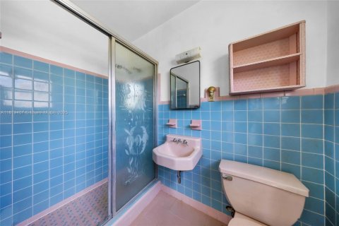 House in Biscayne Park, Florida 2 bedrooms, 127 sq.m. № 1781773 - photo 23