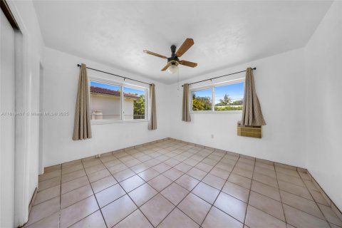 House in Biscayne Park, Florida 2 bedrooms, 127 sq.m. № 1781773 - photo 20