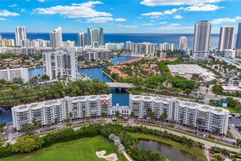 Condo in Hallandale Beach, Florida, 2 bedrooms  № 2019261