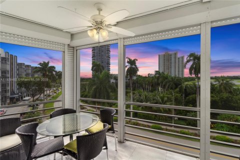 Condo in Hallandale Beach, Florida, 2 bedrooms  № 2019261 - photo 23