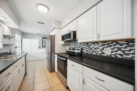 House in Sarasota, Florida 2 bedrooms, 147.99 sq.m. № 1553051 - photo 18