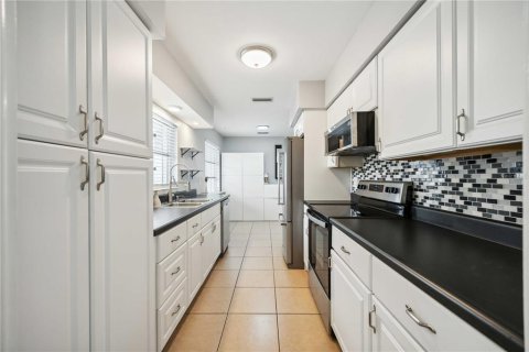 House in Sarasota, Florida 2 bedrooms, 147.99 sq.m. № 1553051 - photo 17