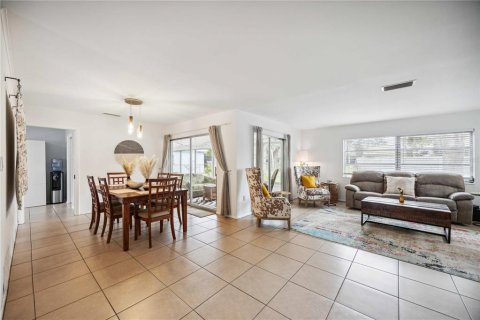 House in Sarasota, Florida 2 bedrooms, 147.99 sq.m. № 1553051 - photo 5