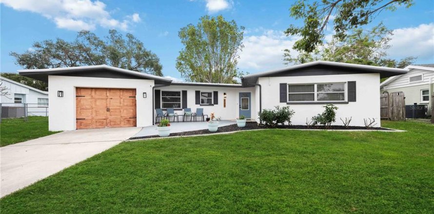 House in Sarasota, Florida 2 bedrooms, 147.99 sq.m. № 1553051