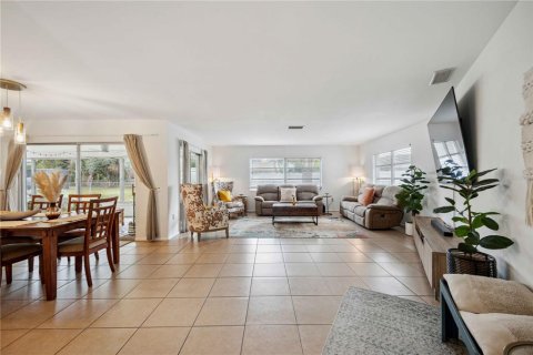 House in Sarasota, Florida 2 bedrooms, 147.99 sq.m. № 1553051 - photo 4