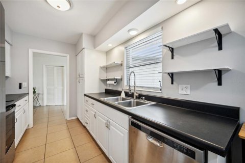 House in Sarasota, Florida 2 bedrooms, 147.99 sq.m. № 1553051 - photo 16
