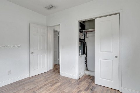 Casa en alquiler en Hollywood, Florida, 2 dormitorios, 92.9 m2 № 1951444 - foto 8