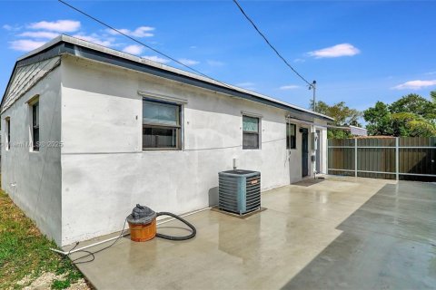 Casa en alquiler en Hollywood, Florida, 2 dormitorios, 92.9 m2 № 1951444 - foto 6