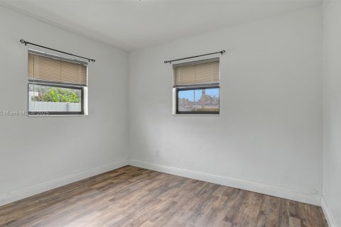 Casa en alquiler en Hollywood, Florida, 2 dormitorios, 92.9 m2 № 1951444 - foto 3