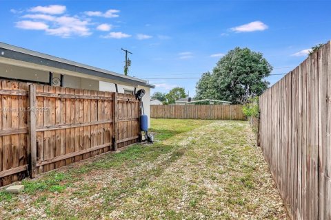 Casa en alquiler en Hollywood, Florida, 2 dormitorios, 92.9 m2 № 1951444 - foto 12