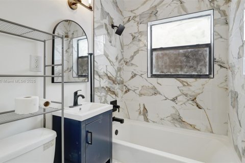 Casa en alquiler en Hollywood, Florida, 2 dormitorios, 92.9 m2 № 1951444 - foto 7