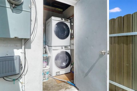 Casa en alquiler en Hollywood, Florida, 2 dormitorios, 92.9 m2 № 1951444 - foto 11