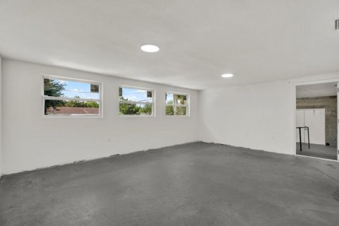 Commercial property in New Port Richey, Florida 166.48 sq.m. № 2308679 - photo 11