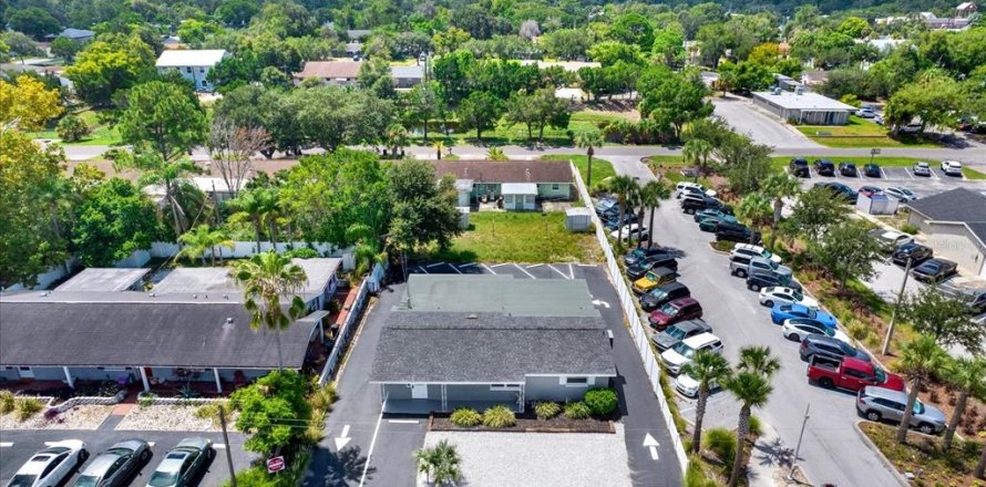 Commercial property in New Port Richey, Florida 166.48 sq.m. № 2308679