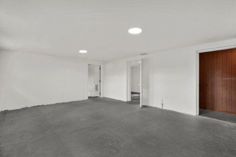 Commercial property in New Port Richey, Florida 166.48 sq.m. № 2308679 - photo 12