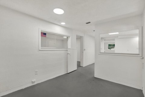 Commercial property in New Port Richey, Florida 166.48 sq.m. № 2308679 - photo 20