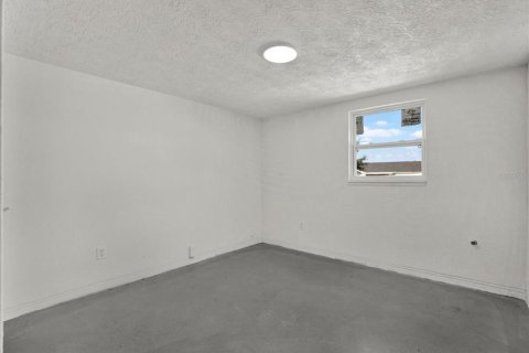 Commercial property in New Port Richey, Florida 166.48 sq.m. № 2308679 - photo 14