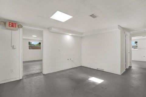 Commercial property in New Port Richey, Florida 166.48 sq.m. № 2308679 - photo 19