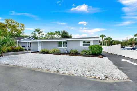 Commercial property in New Port Richey, Florida 166.48 sq.m. № 2308679 - photo 5