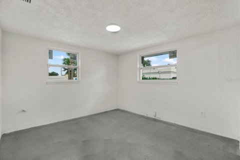 Commercial property in New Port Richey, Florida 166.48 sq.m. № 2308679 - photo 15