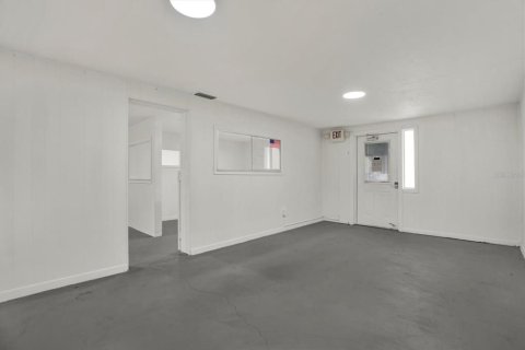 Commercial property in New Port Richey, Florida 166.48 sq.m. № 2308679 - photo 21